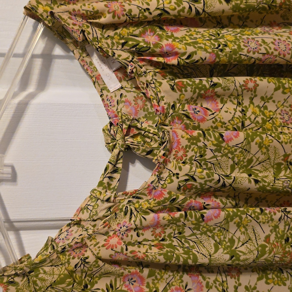 LC Lauren Conrad Floral Top with Green and Pink Accents - Picture 5 of 10